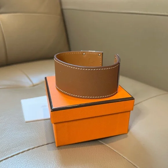 Sold x Hermes Kelly dog bracelet - Picture 4 of 11